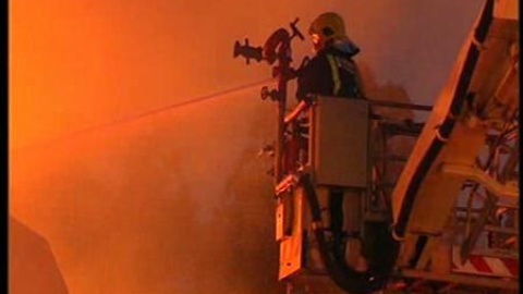 Un incendio calcina un aserradero en Pontevedra Un incendio calcina un aserradero en Pontevedra