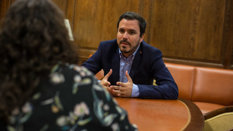 El líder de Izquierda Unida, Alberto Garzón, durante la entrevista con 'Público' / FOTO: JAIRO VARGAS