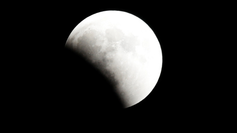 La luna de sangre, desde El Cairo, Egupto. REUTERS/Amr Abdallah Dalsh La luna de sangre, desde El Cairo, Egupto. REUTERS/Amr Abdallah Dalsh