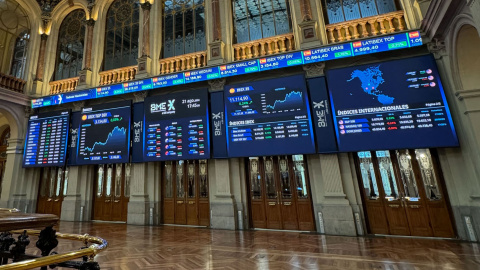 Paneles informativos de la Bolsa de Madrid. EFE/ Ana Bornay Naranjo Paneles informativos de la Bolsa de Madrid. EFE/ Ana Bornay Naranjo