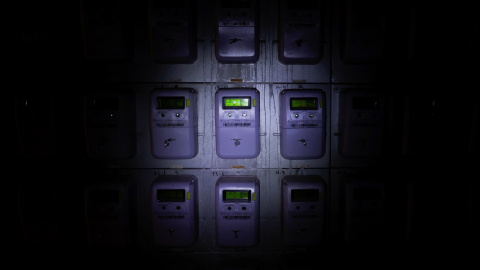 Contadores de la luz en un edificio de viviendas en Barcelona. REUTERS/ Albert Gea Contadores de la luz en un edificio de viviendas en Barcelona. REUTERS/ Albert Gea