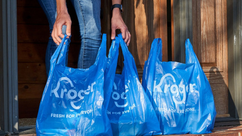 Bolsas de una tienda del grupo de supermercados Kroger.