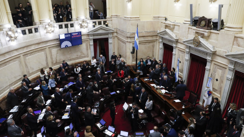 Vista general de la sesión del Senado de Argentina para debatir el proyecto de ley sobre el aborto, en Buenos Aires. EFE/David Fernández Vista general de la sesión del Senado de Argentina para debatir el proyecto de ley sobre el aborto, en Buenos Aires. EFE/David Fernández