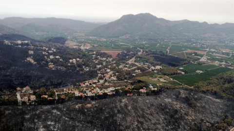 Vista aérea de la zona afectada por el incendio en Llutxent. / Unidad Militar de Emergencias (UME) Vista aérea de la zona afectada por el incendio en Llutxent. / Unidad Militar de Emergencias (UME)