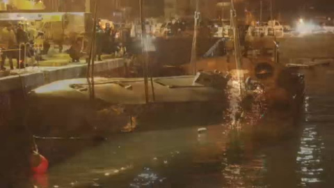 Ya está en tierra el narcosubmarino interceptado en Galicia, el primero en Europa Ya está en tierra el narcosubmarino interceptado en Galicia, el primero en Europa