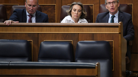 (I-D) El portavoz del PP en el Congreso, Miguel Tellado; la secretaria general del PP, Cuca Gamarra y el presidente del Partido Popular, Alberto Núñez Feijóo, durante una sesión plenaria extraordinaria, en el Congreso de los Diputados. E.P./Fernando S (I-D) El portavoz del PP en el Congreso, Miguel Tellado; la secretaria general del PP, Cuca Gamarra y el presidente del Partido Popular, Alberto Núñez Feijóo, durante una sesión plenaria extraordinaria, en el Congreso de los Diputados. E.P./Fernando S