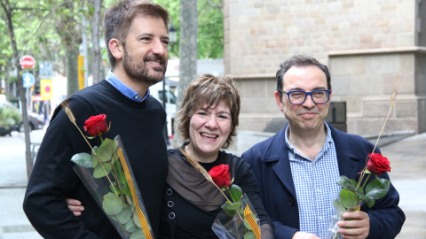 D'esquerra a dreta: els autors Toni Cruanyes, Empar Moliner i Sergi Belbel en la foto de família de l'esmorzar literari organitzat pel Grup 62 durant la diada de Sant Jordi. D'esquerra a dreta: els autors Toni Cruanyes, Empar Moliner i Sergi Belbel en la foto de família de l'esmorzar literari organitzat pel Grup 62 durant la diada de Sant Jordi.