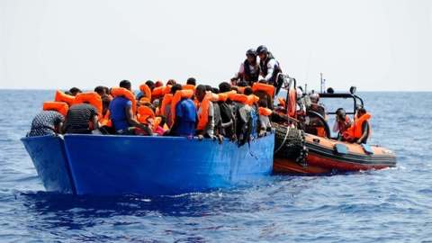 Rescate de un grupo de migrantes a la deriva - Twitter MSF Rescate de un grupo de migrantes a la deriva - Twitter MSF