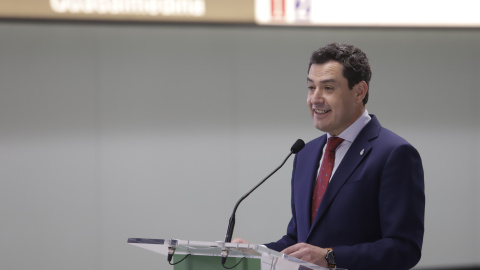 El presidente de la Junta, Juanma Moreno, de dirige al público asistente después de la inauguración de la estación Guadalmedina del metro a 22 de abril del 2022 en Málaga. El presidente de la Junta, Juanma Moreno, de dirige al público asistente después de la inauguración de la estación Guadalmedina del metro a 22 de abril del 2022 en Málaga.