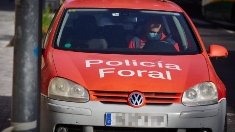 Un coche de la Policía Foral patrulla las calles durante el día 54 del estado de alarma en Pamplona, a 7 de mayo de 2020. Un coche de la Policía Foral patrulla las calles durante el día 54 del estado de alarma en Pamplona, a 7 de mayo de 2020.