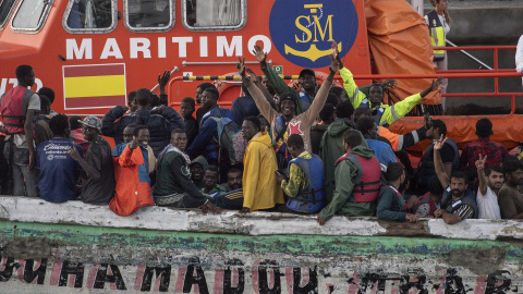 Una embarcación con migrantes a su llegada al puerto de La Restinga, a 31 de agosto de 2024, en El Hierro, Canarias. Una embarcación con migrantes a su llegada al puerto de La Restinga, a 31 de agosto de 2024, en El Hierro, Canarias.