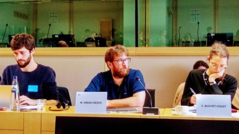 El eurodiputado de Podemos Miguel Urban en la jornada de debate en el Parlamento Europeo sobre la financiación europea al sector de la defensa.