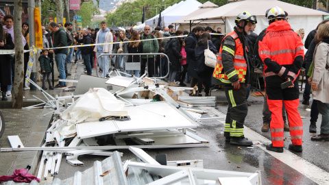 La Generalitat obrirà una línia d’ajuts per a les parades més afectades pel temporal de Sant Jordi. La Generalitat obrirà una línia d’ajuts per a les parades més afectades pel temporal de Sant Jordi.
