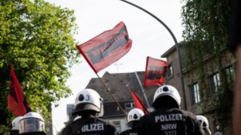 Cientos de personas se manifiestan por el congreso de la ultraderechista AfD en Essen Cientos de personas se manifiestan por el congreso de la ultraderechista AfD en Essen