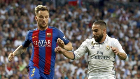Imagen de Rakitic y Carvajal durante un partido entre Real Madrid y Barça. / EFE Imagen de Rakitic y Carvajal durante un partido entre Real Madrid y Barça. / EFE