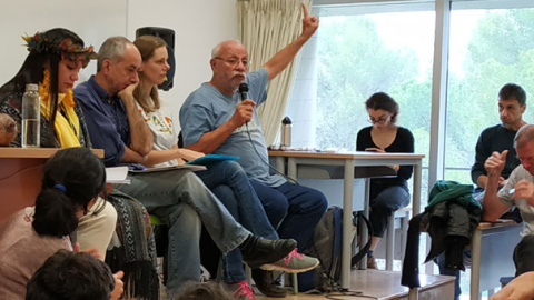 Activistas denuncian en la Cumbre Social que el tratado de libre comercio entre el Mercosur y la UE aumentará las emisiones contaminantes. / GUILLERMO MARTÍNEZ Activistas denuncian en la Cumbre Social que el tratado de libre comercio entre el Mercosur y la UE aumentará las emisiones contaminantes. / GUILLERMO MARTÍNEZ