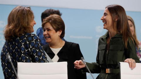 La ministra española de Transición Ecológica en funciones, Teresa Ribera (i) conversa con la secretaria ejecutiva de Naciones Unidas sobre Cambio Climático, la mexicana Patricia Espinosa (c) y la presidenta de la Cumbre del Clima (COP25), la chilena C La ministra española de Transición Ecológica en funciones, Teresa Ribera (i) conversa con la secretaria ejecutiva de Naciones Unidas sobre Cambio Climático, la mexicana Patricia Espinosa (c) y la presidenta de la Cumbre del Clima (COP25), la chilena C