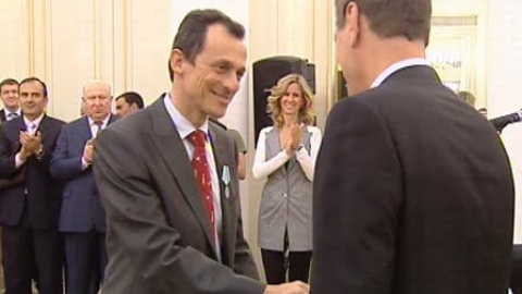 Rusia entrega una medalla a Pedro Duque Rusia entrega una medalla a Pedro Duque