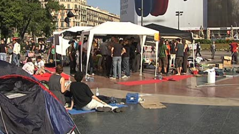 En la plaza Catalunya la protesta se mantendrá hasta el 22-M En la plaza Catalunya la protesta se mantendrá hasta el 22-M