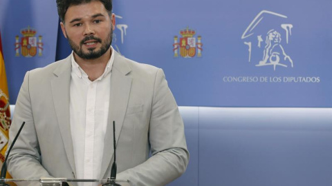 El portavoz de ERC, Gabriel Rufián, ofrece una rueda de prensa tras la reunión mantenida con la portavoz del grupo socialista en el Congreso, Adriana Lastra, para abordar el voto de la formación republicana en el debate de investidura de Pedro Sánchez El portavoz de ERC, Gabriel Rufián, ofrece una rueda de prensa tras la reunión mantenida con la portavoz del grupo socialista en el Congreso, Adriana Lastra, para abordar el voto de la formación republicana en el debate de investidura de Pedro Sánchez