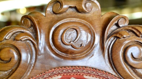 Sillón q de la Real Academia Española. Sillón q de la Real Academia Española.