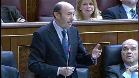 Rubalcaba a Gil Lázaro: "Me recuerda a Bartolo y la flauta con el agujero solo" Rubalcaba a Gil Lázaro: "Me recuerda a Bartolo y la flauta con el agujero solo"
