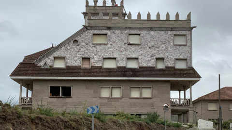 Casa de Pazo Ribadumia. /Canibalismo urbanístico e maltrato da paisaxe