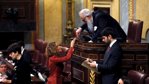 03/12/2019.- La diputada socialista, Meritxell Batet (i), durante la votación a la Presidencia del Congreso junto al presidente de la Mesa de Edad, el diputado Agustín Zamarrón (d) durante la sesión constitutiva de la Cámara Baja. La diputada sociali 03/12/2019.- La diputada socialista, Meritxell Batet (i), durante la votación a la Presidencia del Congreso junto al presidente de la Mesa de Edad, el diputado Agustín Zamarrón (d) durante la sesión constitutiva de la Cámara Baja. La diputada sociali