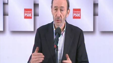 Rubalcaba acusa a Rajoy de "podar" el Estado de Bienestar Rubalcaba acusa a Rajoy de "podar" el Estado de Bienestar