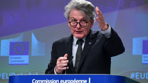El comisario europeo de Mercado Interior, Thierry Breton, durante una rueda de prensa en Bruselas el 23 de febrero de 2022. El comisario europeo de Mercado Interior, Thierry Breton, durante una rueda de prensa en Bruselas el 23 de febrero de 2022.