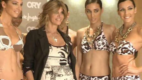 Arancha de Benito con 'Ra' en desfile de moda Arancha de Benito con 'Ra' en desfile de moda