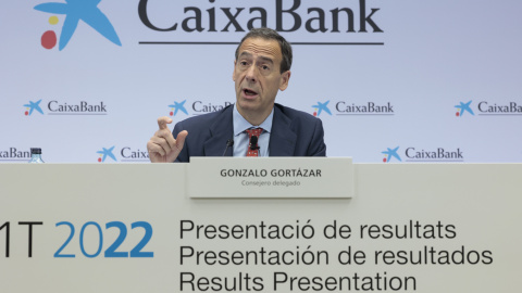 El consejero delegado de CaixaBank, Gonzalo Gortázar, durante la presentación de los resultados correspondientes al primer trimestre de 2022, en la sede social de la entidad en Valencia. EFE/Biel Alino El consejero delegado de CaixaBank, Gonzalo Gortázar, durante la presentación de los resultados correspondientes al primer trimestre de 2022, en la sede social de la entidad en Valencia. EFE/Biel Alino