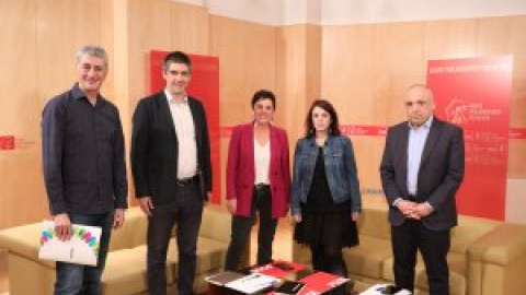 Sánchez levanta el veto a Bildu y el PSOE se sienta con la formación vasca en el Congreso Sánchez levanta el veto a Bildu y el PSOE se sienta con la formación vasca en el Congreso