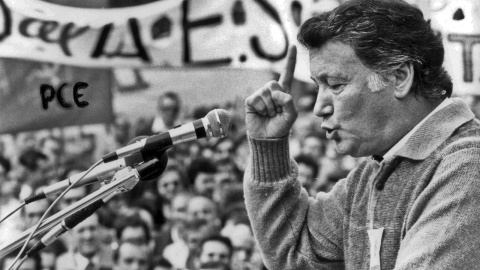 Julián Ariza, en la Asamblea-mitin contra el Acuerdo Económico y Social que tuvo lugar en el año 1984 Julián Ariza, en la Asamblea-mitin contra el Acuerdo Económico y Social que tuvo lugar en el año 1984