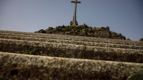 Vista de la Cruz de 150 metros de alto que corona la Basílica del Valle de los Caídos. REUTERS/Juan Medina Vista de la Cruz de 150 metros de alto que corona la Basílica del Valle de los Caídos. REUTERS/Juan Medina