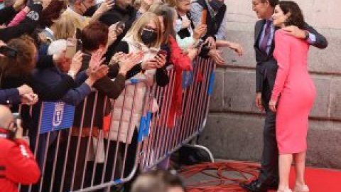 Ayuso y Feijóo volvieron a contratar meses después a Sibucu a sabiendas de que ya había vendido mascarillas con sello falso Ayuso y Feijóo volvieron a contratar meses después a Sibucu a sabiendas de que ya había vendido mascarillas con sello falso