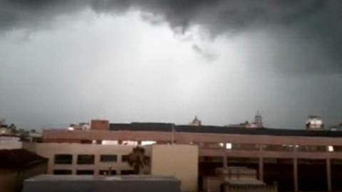 Barcelona, paralizada por una tormenta de lluvia y granizo Barcelona, paralizada por una tormenta de lluvia y granizo