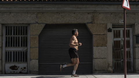 29/94/2022- Un hombre hace deporte en Ourense el 29 de abril 29/94/2022- Un hombre hace deporte en Ourense el 29 de abril