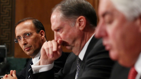 Joseph Cassano, a la izquierda, defendió su papel durante la crisis ante la Comisión de Investigación de Crisis Financiera (FCIC). / AFP - MARK WILSON Joseph Cassano, a la izquierda, defendió su papel durante la crisis ante la Comisión de Investigación de Crisis Financiera (FCIC). / AFP - MARK WILSON
