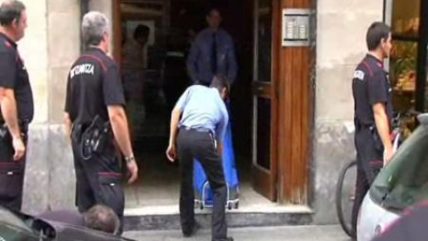 Una mujer muere apuñalada por su ex marido en Bilbao Una mujer muere apuñalada por su ex marido en Bilbao