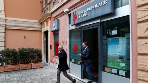 Una sucursal de Banca Popolare di Bari en Roma. REUTERS/Guglielmo Mangiapane