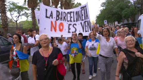 Veïns i veïnes de la Barceloneta protesten contra l'incivisme i la inseguretat al barri. CCMA Veïns i veïnes de la Barceloneta protesten contra l'incivisme i la inseguretat al barri. CCMA