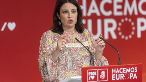 La vicesecretaria general del PSOE, Adriana Lastra, atiende a los medios este miércoles durante la rueda de prensa en la sede del PSOE en Madrid. La vicesecretaria general del PSOE, Adriana Lastra, atiende a los medios este miércoles durante la rueda de prensa en la sede del PSOE en Madrid.