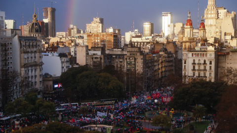 La maifestación ha sido masiva con cientos de miles de argentinos - EFE/David Fernández