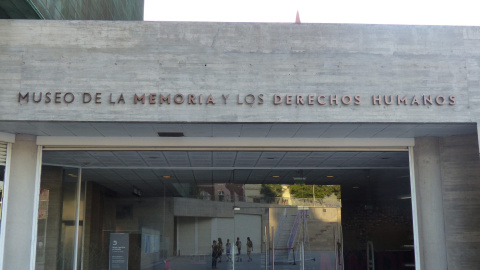 Entrada del Museo de la memoria y los derechos humanos en Chile | Meritxell Freixas Entrada del Museo de la memoria y los derechos humanos en Chile | Meritxell Freixas