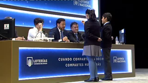 Emocionado primer quinto premio para el 75.206 Emocionado primer quinto premio para el 75.206
