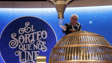 Todo está listo ya en el Teatro Real que acoge en su escenario un año más el Sorteo Extraordinario de la Lotería de Navidad a partir de las nueve de la mañana. /EFE Todo está listo ya en el Teatro Real que acoge en su escenario un año más el Sorteo Extraordinario de la Lotería de Navidad a partir de las nueve de la mañana. /EFE