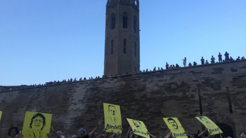 Cadena humana a Lleida, aquest dilluns, per reivindicar la llibertat dels presos independentistes. / Mònica Mombiela. Cadena humana a Lleida, aquest dilluns, per reivindicar la llibertat dels presos independentistes. / Mònica Mombiela.