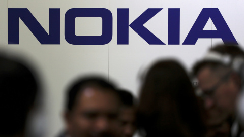 El logo de Nokia en su stand en el Mobile World Congress en Barcelona. REUTERS / Sergio Perez El logo de Nokia en su stand en el Mobile World Congress en Barcelona. REUTERS / Sergio Perez