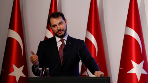 El ministro de Finanzas turco, Berat Albayrak, en una comparecencia en Estambul. REUTERS/Murad Sezer El ministro de Finanzas turco, Berat Albayrak, en una comparecencia en Estambul. REUTERS/Murad Sezer